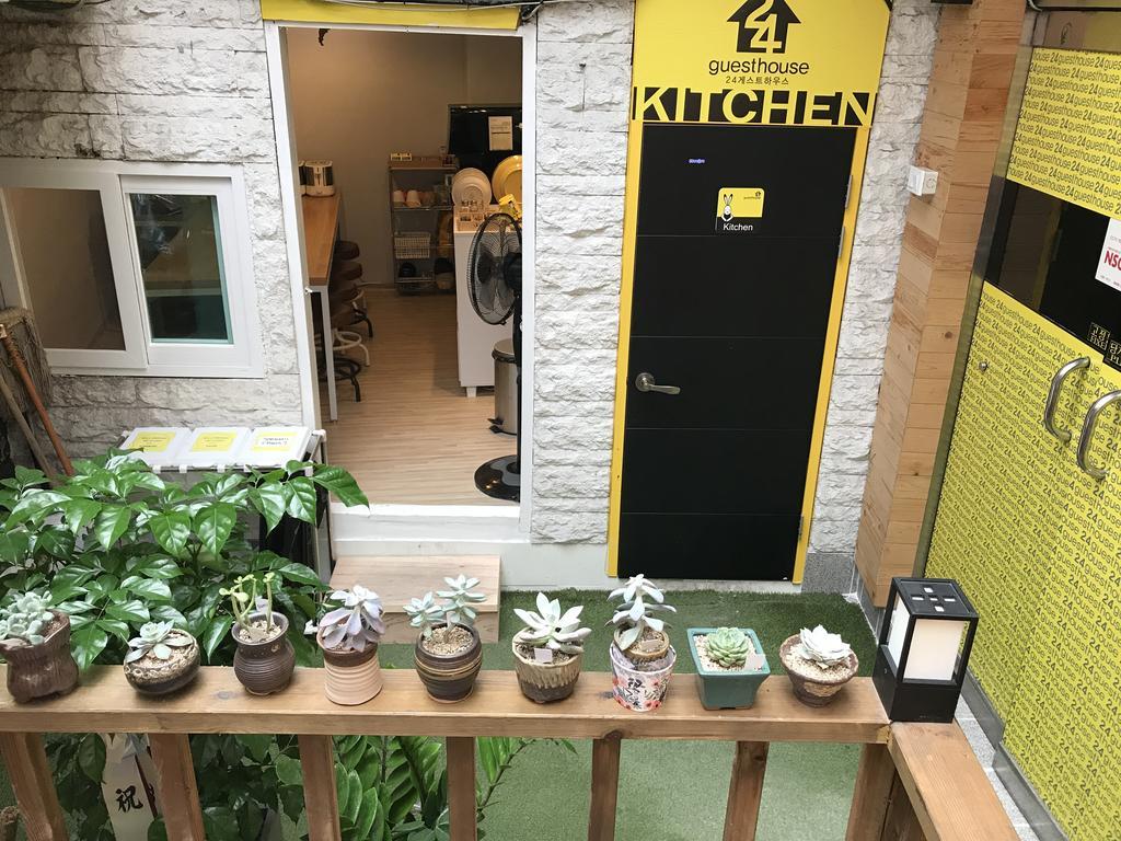 24 Guesthouse Jongno Tower Szöul Kültér fotó